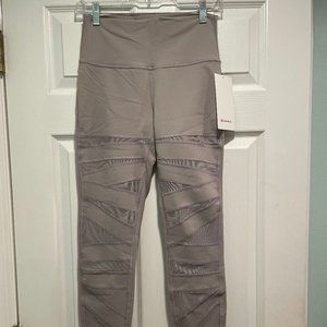 NWT lululemon Wunder Under Mesh Tights 28" in size 8 light grey